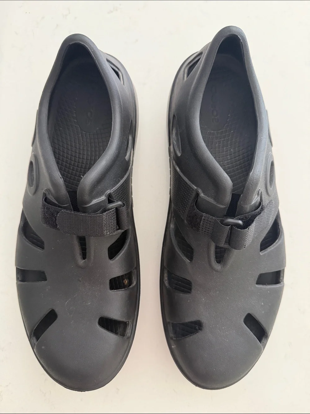 Oofos Oocandoo Sandal